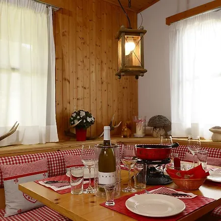 Hostel Pensiun Trais Piz Bever